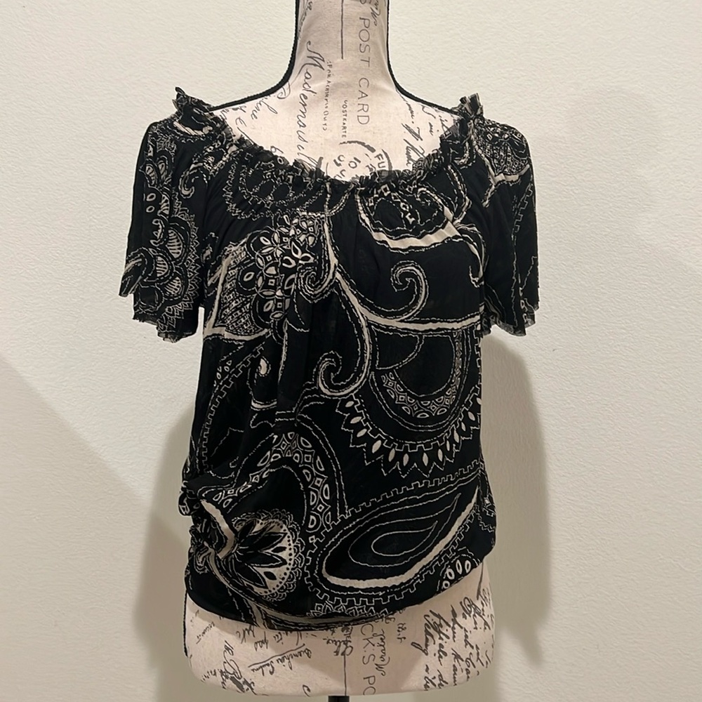 NWOT Express Abstract black/ivory blouse SIZE Medium